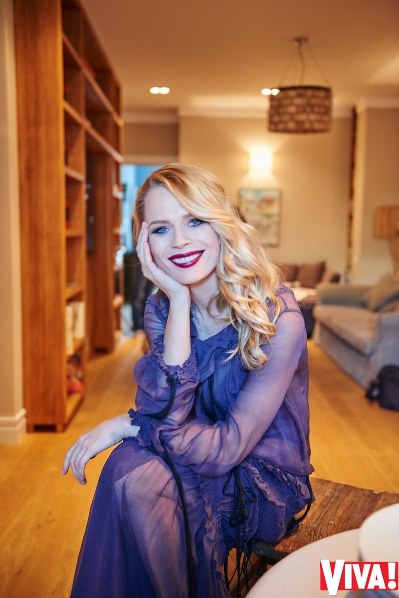 Беременная Ольга Фреймут снялась в эксклюзивной фотосессии у себя дома